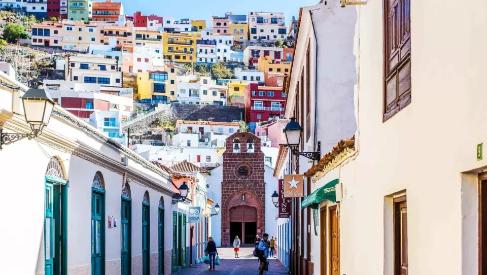 LAPPETEPPE: Hovedstaden San Sebastian er både særegen og fargerik. Foto: Bengt Nyman