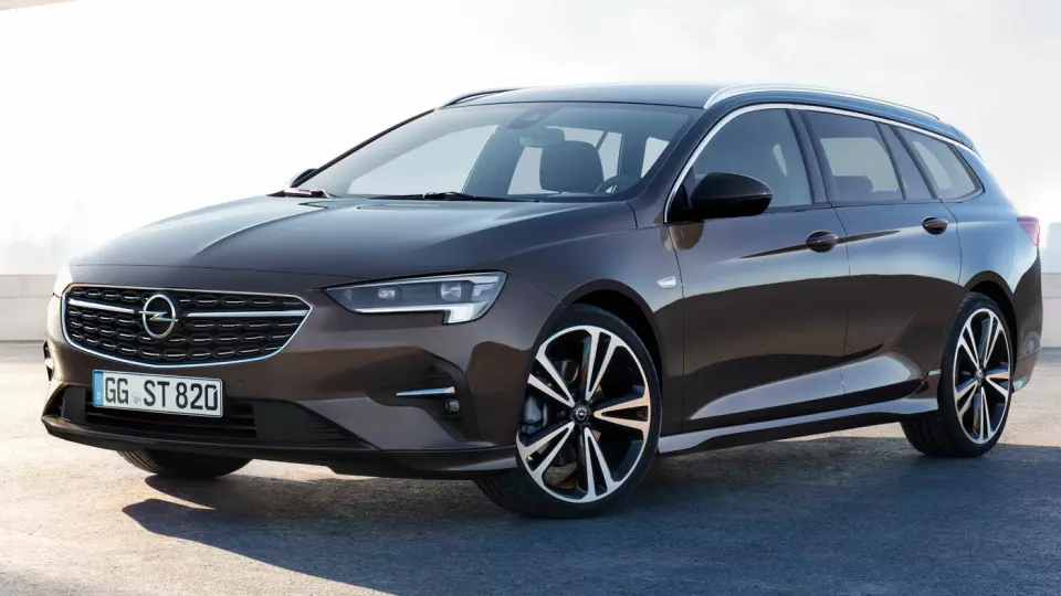 LYSMESTER: Opel er i front på lysteknologi. Det vises på modellen Insignia, som får en facelift i disse dager. Foto: Opel Motor