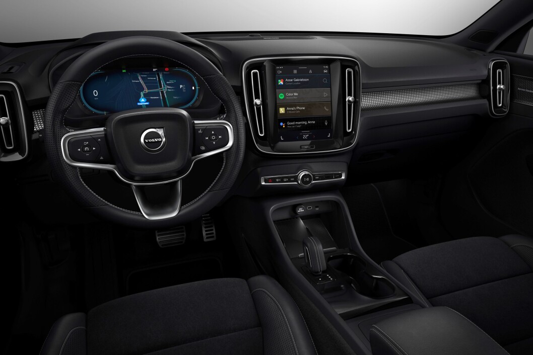 (IKKE) TIL Å KJENNE IGJEN: XC40 Recharge er i utgangspunktet helt lik de Volvo XC40-variantene vi kjenner fra før, men infotainment og skjermer har fått et kraftig løft. (IKKE) TIL Å KJENNE IGJEN: XC40 Recharge er i utgangspunktet helt lik de Volvo XC40-variantene vi kjenner fra før, men infotainment og skjermer har fått et kraftig løft.