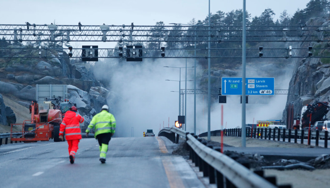 TUSEN BITER: Fjellblokka som sto igjen etter raset ved E18 ved Bommestad i Larvik. TUSEN BITER: Fjellblokka som sto igjen etter raset ved E18 ved Bommestad i Larvik.