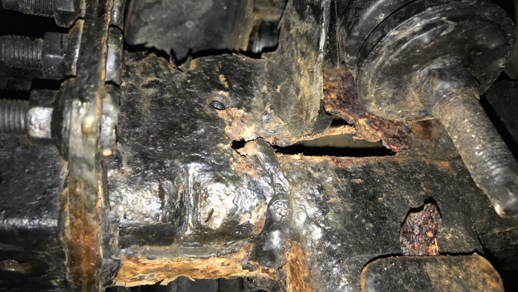 - Rusten er ikke alvorlig, sa bilselgeren. Men tilstandsrapporten avdekket alvorlige rustskader. Foto: NAF. - Rusten er ikke alvorlig, sa bilselgeren. Men tilstandsrapporten avdekket alvorlige rustskader. Foto: NAF.