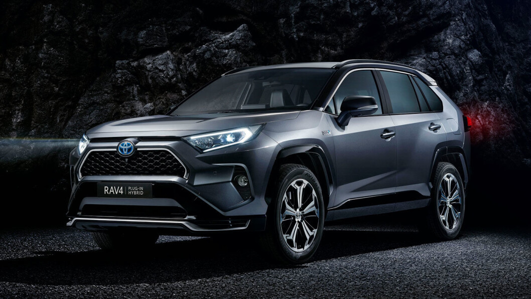 PÅKOBLET: Toyota RAV4 i ladbar utgave blir garantert en suksess på det norske markedet. Men det kommer også nye og spennende konkurrenter i 2020 som vil ta opp kampen med pioneren Mitsubishi Outlander. Foto: Toyota Motor PÅKOBLET: Toyota RAV4 i ladbar utgave blir garantert en suksess på det norske markedet. Men det kommer også nye og spennende konkurrenter i 2020 som vil ta opp kampen med pioneren Mitsubishi Outlander. Foto: Toyota Motor