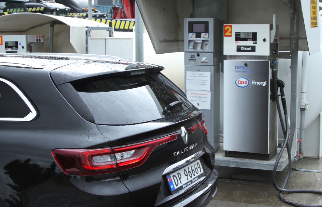 DIESEL-STUP: Bare 28 prosent av bilene som ble solgt i august hadde dieselmotor. Til gjengjeld øker salget av hybridbiler dramatisk. Foto: Rune Korsvoll DIESEL-STUP: Bare 28 prosent av bilene som ble solgt i august hadde dieselmotor. Til gjengjeld øker salget av hybridbiler dramatisk. Foto: Rune Korsvoll