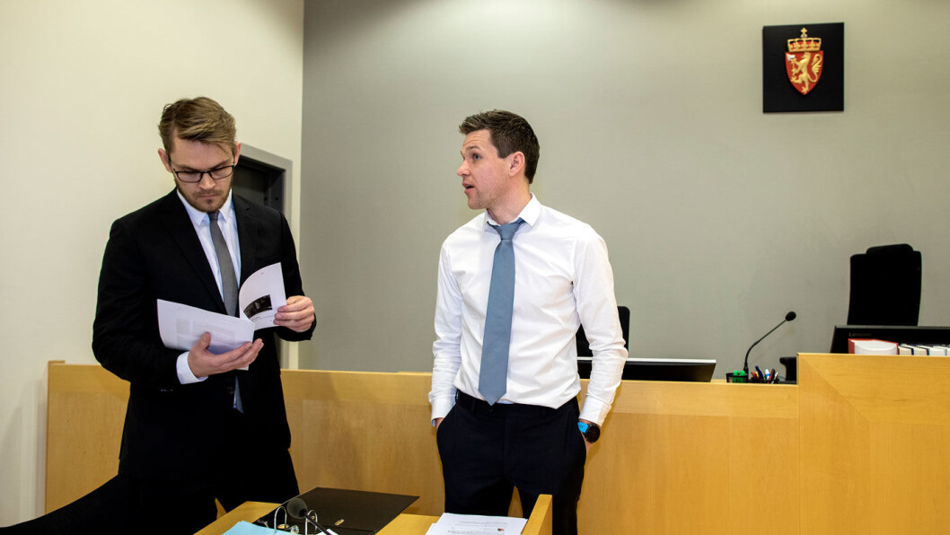 MOTPARTEN: Santanders leder for inkasso, Nils Danielsen (t.h.), møtte i tingretten sammen med sin prosessfullmektig, advokat Christoffer Baisgård. MOTPARTEN: Santanders leder for inkasso, Nils Danielsen (t.h.), møtte i tingretten sammen med sin prosessfullmektig, advokat Christoffer Baisgård.