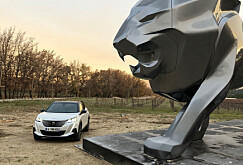 Peugeot-sjefen varsler dyrere elbiler