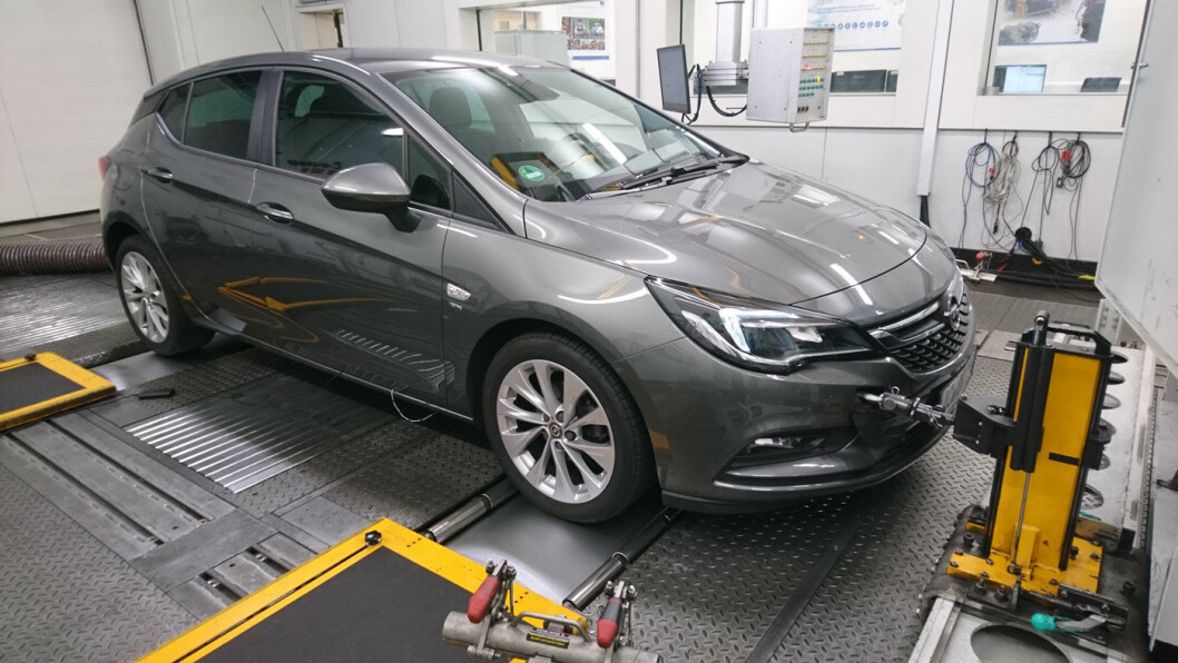 DIESEL-TEST: Opel Astra er en av modellene som T&E lot gjennomgå omfattende tester. Foto: T&E DIESEL-TEST: Opel Astra er en av modellene som T&E lot gjennomgå omfattende tester. Foto: T&E