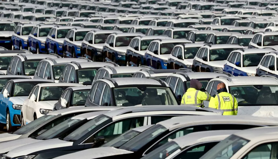 DET GÅR TRÅTT: Det leveres langt færre nye biler til kunder i år enn i fjor.