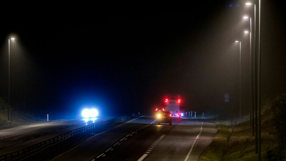 MANGE SLURVER: Altfor mange biler kjører med feil på lysene. Bare i 2019 ble hele 400.000 biler underkjent i EU-kontroll på grunn av for dårlige lys. Foto: Geir Olsen