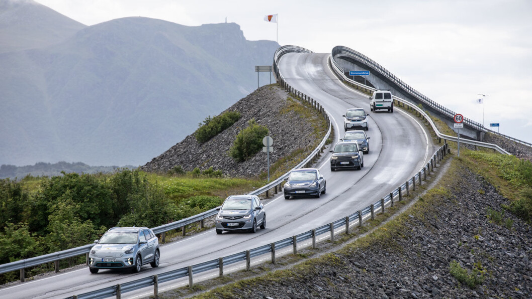 NORSKE TILSTANDER: Elbilene finnes overalt på norske veier, men internasjonalt er bilkjøperne mer tilbakeholdne – og skylder på prisen. Foto: Marius Kromvoll NORSKE TILSTANDER: Elbilene finnes overalt på norske veier, men internasjonalt er bilkjøperne mer tilbakeholdne – og skylder på prisen. Foto: Marius Kromvoll