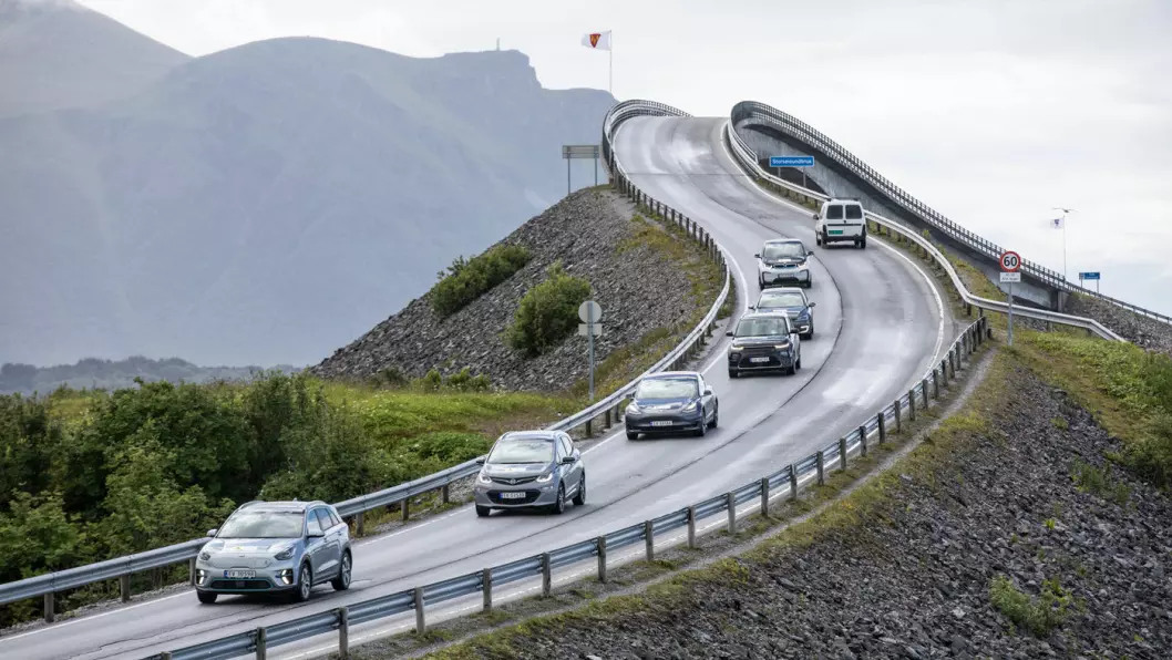 NORSKE TILSTANDER: Elbilene finnes overalt på norske veier, men internasjonalt er bilkjøperne mer tilbakeholdne – og skylder på prisen. Foto: Marius Kromvoll