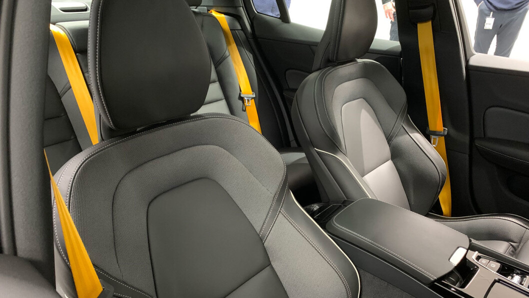 FLASHY: Som i super-hybriden Polestar 1, er setebeltene i S60 Polestar Engineered knallgule. Det liver opp i en ellers mørk kupé. FLASHY: Som i super-hybriden Polestar 1, er setebeltene i S60 Polestar Engineered knallgule. Det liver opp i en ellers mørk kupé.