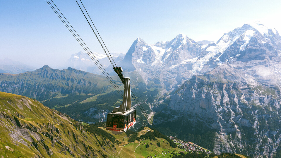 TIL TOPPS: Taubanen tar deg opp i høyden og gir deg en fantastisk utsikt over Alpene. Foto: Michal Kmet/Unsplash
