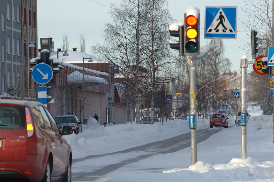 NULL DREPTE: Sverige vurderer nå å senke fartsgrensen fra 50 til 40 km/t i tettbygde strøk. Målet er null drepte i trafikken. Foto: Thomas Johansson NULL DREPTE: Sverige vurderer nå å senke fartsgrensen fra 50 til 40 km/t i tettbygde strøk. Målet er null drepte i trafikken. Foto: Thomas Johansson