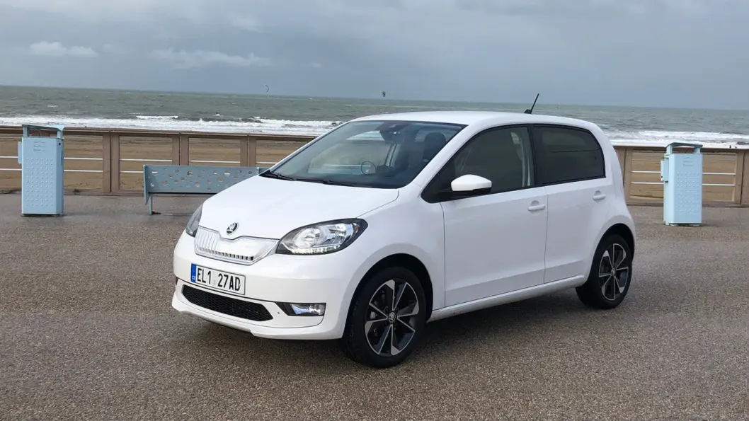 SKODA CITIGO IV: Batteri: 36,8 kWt. Rekkevidde: 260 km. Pris fra 185.040 kroner. 4WD: Nei. Tilhengerfeste: Nei. SKODA CITIGO IV: Batteri: 36,8 kWt. Rekkevidde: 260 km. Pris fra 185.040 kroner. 4WD: Nei. Tilhengerfeste: Nei.