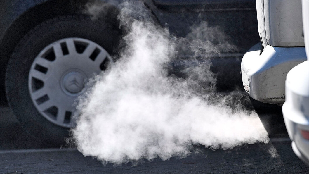 OVER GRENSEN: Testene til den tyske miljøorganisasjonen på en Volvo XC60 med Euro5-motor viste utslipp med verdier av den skadelige gassen nitrogendioksid NO2 opptil 11,9 ganger den tillatte utslippsgrensen. Foto: Martin Meissner, NTB-AP / scanpix OVER GRENSEN: Testene til den tyske miljøorganisasjonen på en Volvo XC60 med Euro5-motor viste utslipp med verdier av den skadelige gassen nitrogendioksid NO2 opptil 11,9 ganger den tillatte utslippsgrensen. Foto: Martin Meissner, NTB-AP / scanpix