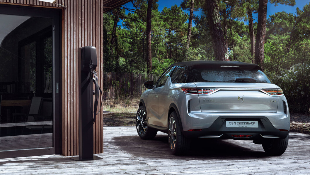 DS3 CROSSBACK E-TENSE: Batteri: 50 kWt. Rekkevidde 320 km. Pris fra 312.000 kroner. 4WD: Nei. Tilhengerfeste: Nei. DS3 CROSSBACK E-TENSE: Batteri: 50 kWt. Rekkevidde 320 km. Pris fra 312.000 kroner. 4WD: Nei. Tilhengerfeste: Nei.