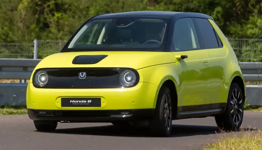 <b>HONDA E: </b>Batteri: 35,5 kW. Rekkevidde 220 km. Pris fra 266.000 kroner. 4WD: Nei. Tilhengerfeste: Nei. <b>HONDA E: </b>Batteri: 35,5 kW. Rekkevidde 220 km. Pris fra 266.000 kroner. 4WD: Nei. Tilhengerfeste: Nei.