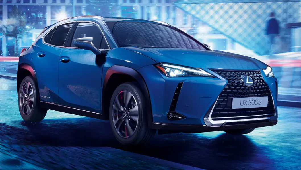LEXUS UX 300e: Batteri 54,3 kWt. Rekkevidde 400 km (NEDC). Pris fra 359.000 kroner. 4WD: Nei. Tilhengerfeste: Nei. LEXUS UX 300e: Batteri 54,3 kWt. Rekkevidde 400 km (NEDC). Pris fra 359.000 kroner. 4WD: Nei. Tilhengerfeste: Nei.