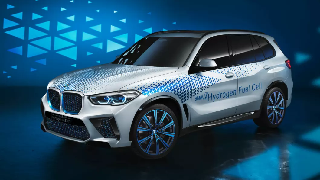 ELEKTRISK X5: Også som hydrogenbil vil X5 regnes med til elbilfamilien og dermed ha i-merket og de blå detaljene. Foto: BMW