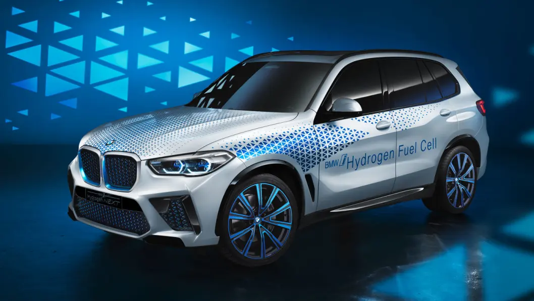 ELEKTRISK X5: Også som hydrogenbil vil X5 regnes med til elbilfamilien og dermed ha i-merket og de blå detaljene. Foto: BMW ELEKTRISK X5: Også som hydrogenbil vil X5 regnes med til elbilfamilien og dermed ha i-merket og de blå detaljene. Foto: BMW
