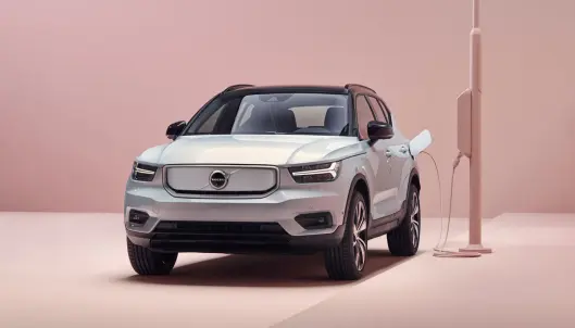 <b>VOLVO XC40 RECHARGE:</b> Batteri 78 kWT. Rekkevidde ca. 400 km. Pris fra under 500.000 kroner. 4WD: Ja. Tilhengerfeste: Ja, 1500 kg. <b>VOLVO XC40 RECHARGE:</b> Batteri 78 kWT. Rekkevidde ca. 400 km. Pris fra under 500.000 kroner. 4WD: Ja. Tilhengerfeste: Ja, 1500 kg.