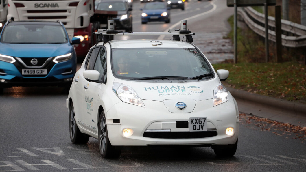 PÅ VEI ALENE: Her er test-Leaf’en underveis på sin 370 km lange ferd gjennom England. Foto: Nissan PÅ VEI ALENE: Her er test-Leaf’en underveis på sin 370 km lange ferd gjennom England. Foto: Nissan