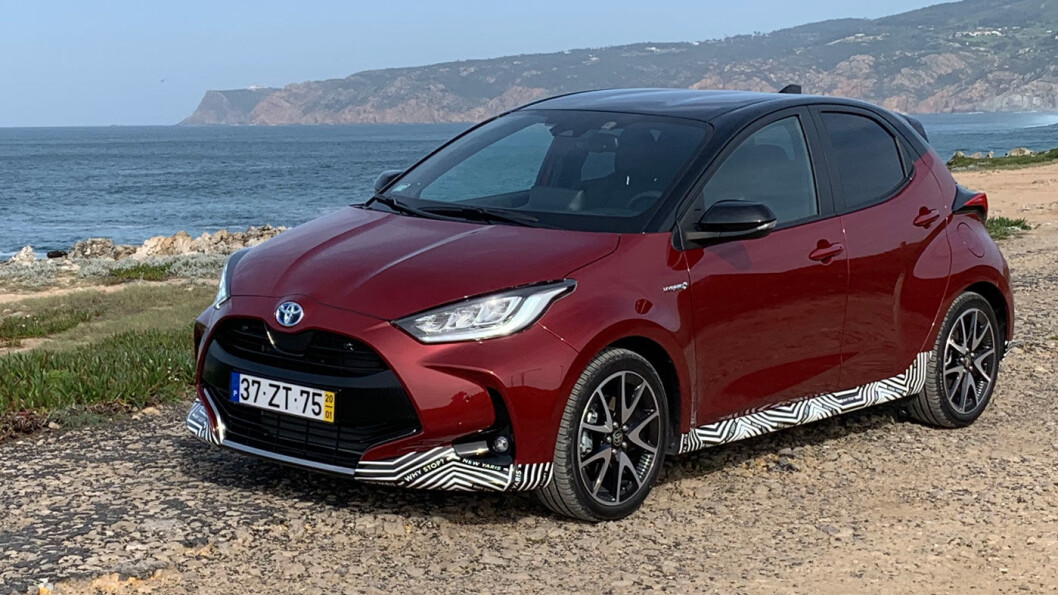 IKKE KJEDELIG: Allerede forrige Yaris hadde en ganske spenstig design, men nykommeren er lavere og bredere – designmessig synes vi Toyota er i mål med denne. Foto: Knut Moberg IKKE KJEDELIG: Allerede forrige Yaris hadde en ganske spenstig design, men nykommeren er lavere og bredere – designmessig synes vi Toyota er i mål med denne. Foto: Knut Moberg