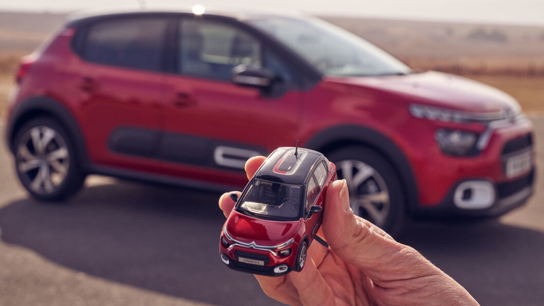 MANGE VALG: Nye C3 kommer med Citroëns karakteristiske støtputer, og mulighet for å velge 16 eller 17 tommers dekk. MANGE VALG: Nye C3 kommer med Citroëns karakteristiske støtputer, og mulighet for å velge 16 eller 17 tommers dekk.