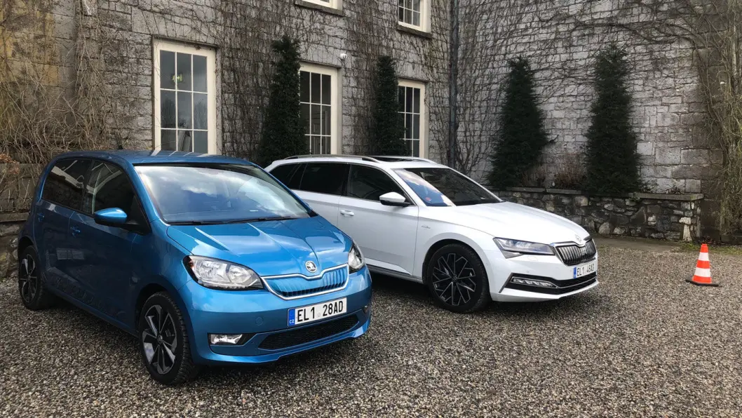 ELEKTRIFISERT: Enyaq får vi foreløpig ikke publisere bilder av, men Skoda har gode elektriske representanter i Citigo-e og Superb som ladehybrid. ELEKTRIFISERT: Enyaq får vi foreløpig ikke publisere bilder av, men Skoda har gode elektriske representanter i Citigo-e og Superb som ladehybrid.
