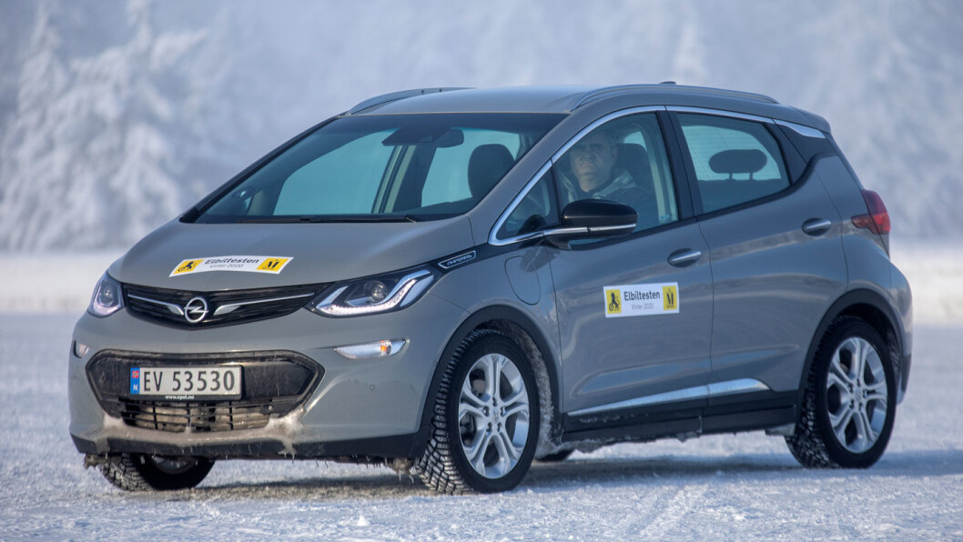 TIDLIG UTE: Opel Ampera-e var en sensasjon da den kom, men fremstår like unik i dag. Foto: Tomm W. Christiansen TIDLIG UTE: Opel Ampera-e var en sensasjon da den kom, men fremstår like unik i dag. Foto: Tomm W. Christiansen