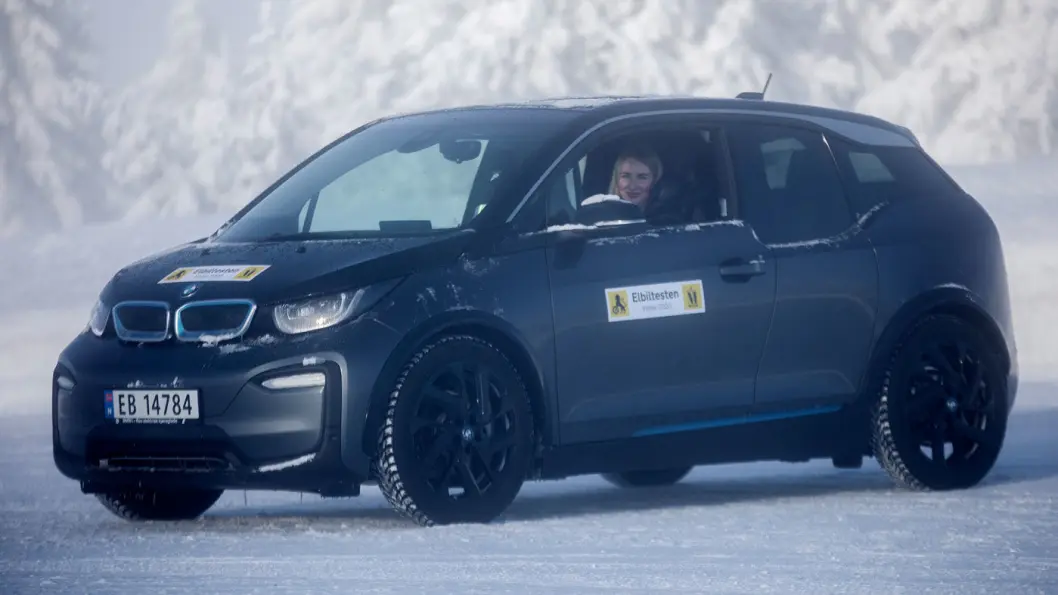 IMPONERER: Lille BMW i3 er solid på rekkevidde – og lader imponerende bra. Foto: Tomm W. Christiansen IMPONERER: Lille BMW i3 er solid på rekkevidde – og lader imponerende bra. Foto: Tomm W. Christiansen