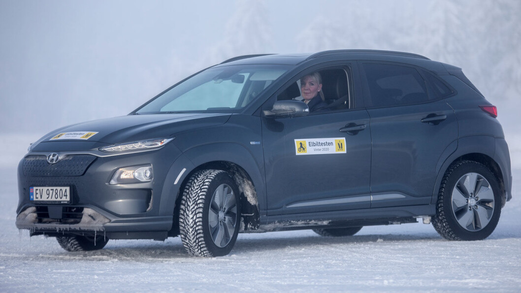 LENGST: Hyundai Kona var kanskje den bilen som imponerte mest i rekkeviddetesten. Den kom over 40 mil på stadig mer krevende veier, og slo med det Tesla Model 3. LENGST: Hyundai Kona var kanskje den bilen som imponerte mest i rekkeviddetesten. Den kom over 40 mil på stadig mer krevende veier, og slo med det Tesla Model 3.