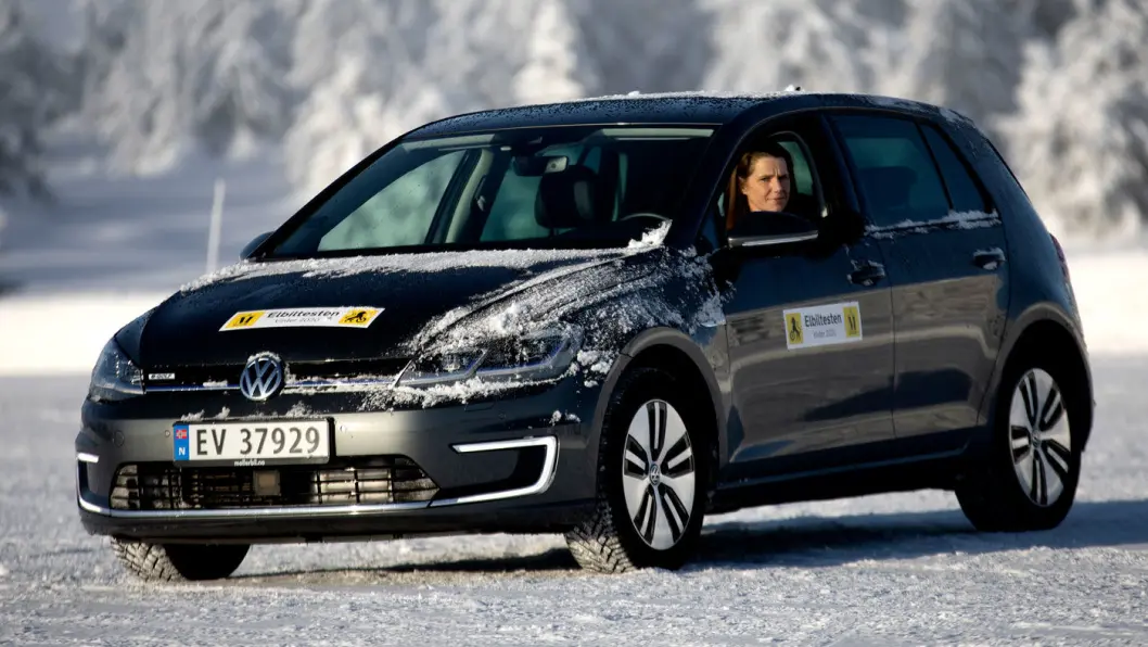 FOLKETS VOGN: e-Golf takker av til fordel for ID.3, men leverer stadig godt på lading. Foto: Tomm W. Christiansen FOLKETS VOGN: e-Golf takker av til fordel for ID.3, men leverer stadig godt på lading. Foto: Tomm W. Christiansen