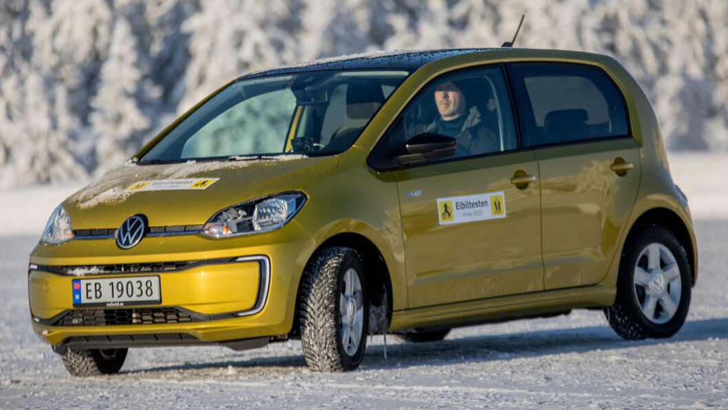 VW E-UP: Gikk 226,0 km (oppgitt 251 km), et avvik på 9,96 prosent. Lader fra 8 til 79 prosent på 60 minutter. VW E-UP: Gikk 226,0 km (oppgitt 251 km), et avvik på 9,96 prosent. Lader fra 8 til 79 prosent på 60 minutter.