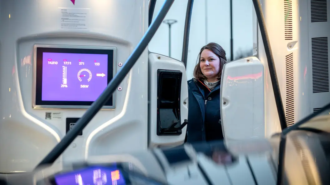 LADER OPP: Vi ladetestet 18 av elbilene på Ionity-anlegget på Dal nord for Oslo, mens de to største Tesla-modellene ladet ved Superchargeren på Nebbenes. Foto: Tomm W. Christiansen LADER OPP: Vi ladetestet 18 av elbilene på Ionity-anlegget på Dal nord for Oslo, mens de to største Tesla-modellene ladet ved Superchargeren på Nebbenes. Foto: Tomm W. Christiansen