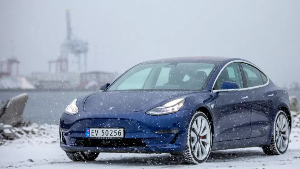 AVANSERT: Norges mest kjøpte bil og «Årets beste bilkjøp» her i Motor, Tesla Model 3, ligger teknologisk sett mange år foran konkurrentene. Foto: Tomm W. Christiansen