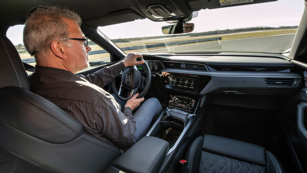 FØRSTE PRØVETUR: Her får vi selv ratte det nye el-monsteret fra Ingolstadt. Vi er dermed blant de aller første som får prøvekjøre Audi e-tron S Sportback. Foto: Tobias Sagmeister/Audi FØRSTE PRØVETUR: Her får vi selv ratte det nye el-monsteret fra Ingolstadt. Vi er dermed blant de aller første som får prøvekjøre Audi e-tron S Sportback. Foto: Tobias Sagmeister/Audi