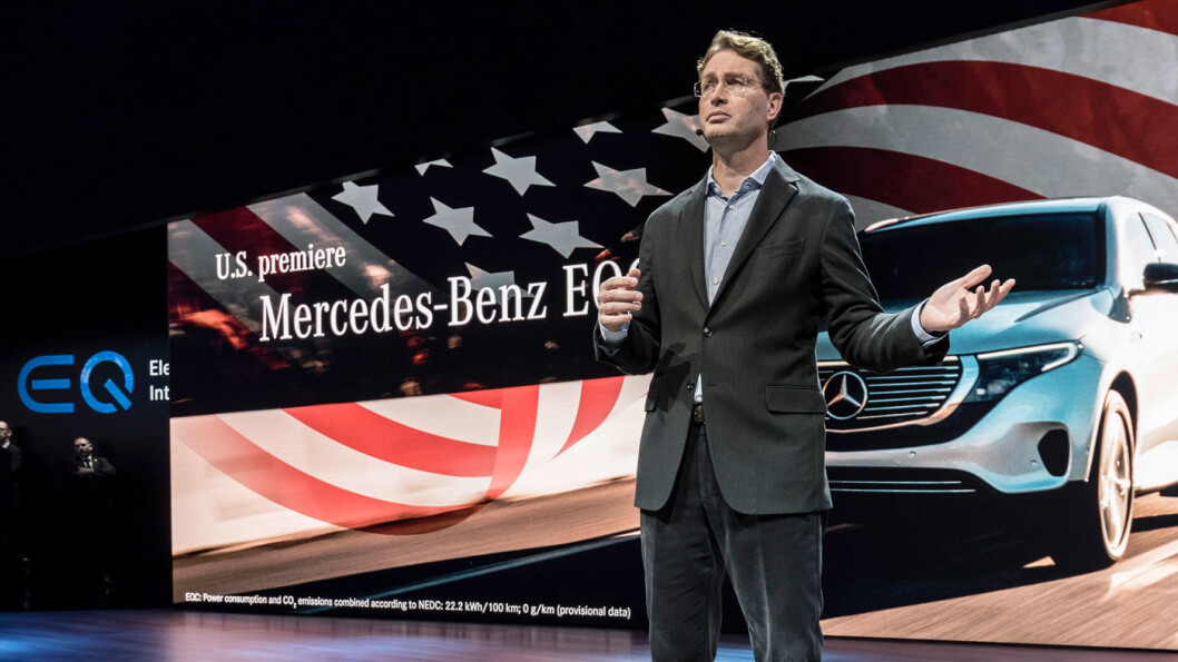 UTFORDRING: Mercedes-sjefen Ola Källenius, her fra EQC-lanseringen i USA for et år siden, bekrefter nå at det blir utfordrende å nå EUs nye utslippsmål. Foto: Daimler UTFORDRING: Mercedes-sjefen Ola Källenius, her fra EQC-lanseringen i USA for et år siden, bekrefter nå at det blir utfordrende å nå EUs nye utslippsmål. Foto: Daimler