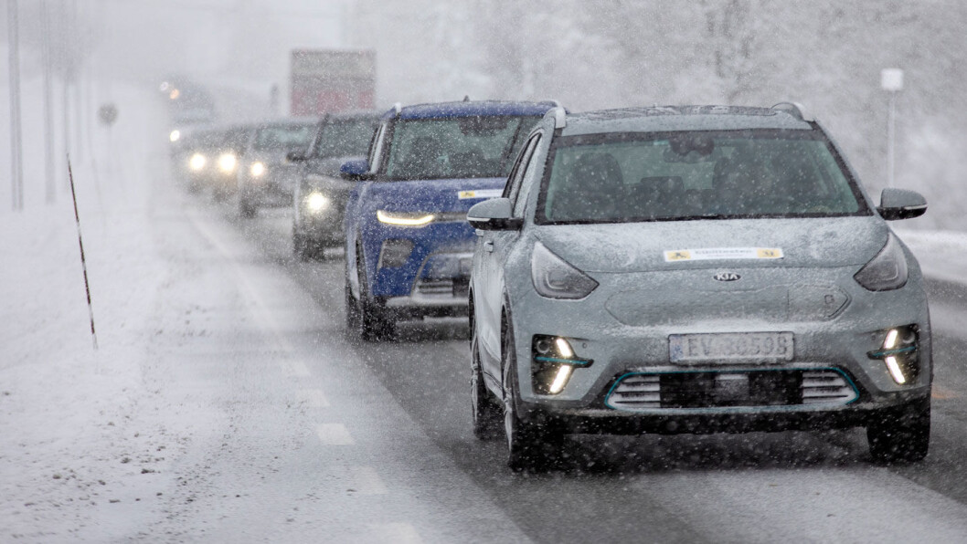 SJEFEN KOMMER BAK…: Kia-modellene e-Niro og e-Soul fremst i kolonnen på vår rekkeviddetest – foran den beste av de koreanske elbilene i rekkeviddetesten, Hyundai Kona. Foto: Tomm W. Christiansen SJEFEN KOMMER BAK…: Kia-modellene e-Niro og e-Soul fremst i kolonnen på vår rekkeviddetest – foran den beste av de koreanske elbilene i rekkeviddetesten, Hyundai Kona. Foto: Tomm W. Christiansen
