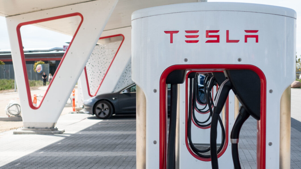 SUPER-DUPER-CHARGER: Ladenettverket til Tesla er foreløpig overlegent alle andre. Nå utvides nettverket med tredje generasjon teknologi. Det gjør at du kan lade opptil 12 mil på en Model 3 Long Range på bare fem minutter. Foto: Peter Raaum SUPER-DUPER-CHARGER: Ladenettverket til Tesla er foreløpig overlegent alle andre. Nå utvides nettverket med tredje generasjon teknologi. Det gjør at du kan lade opptil 12 mil på en Model 3 Long Range på bare fem minutter. Foto: Peter Raaum