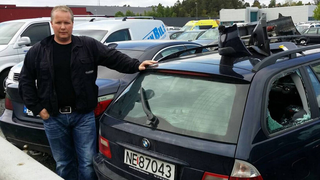 VENTER PÅ DOM: Geir Egil Olsen har stått tiltalt for rundt 100 kriminelle forhold under den lange rettssaken i vinter i Aust-Agder tingrett. Her er han fotografert ved en kollisjonsskadet bil utenfor butikken sin i Grimstad. Foto: Baard Larsen VENTER PÅ DOM: Geir Egil Olsen har stått tiltalt for rundt 100 kriminelle forhold under den lange rettssaken i vinter i Aust-Agder tingrett. Her er han fotografert ved en kollisjonsskadet bil utenfor butikken sin i Grimstad. Foto: Baard Larsen
