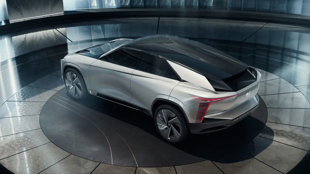 HARDTSLÅENDE: Det spektakulære utseendet til «supersport-SUV-en» har selvsagt som mål å gjøre at bilen blir lagt merke til og derved bidra til å gjøre det forholdsvis nye DS-merket mer kjent. HARDTSLÅENDE: Det spektakulære utseendet til «supersport-SUV-en» har selvsagt som mål å gjøre at bilen blir lagt merke til og derved bidra til å gjøre det forholdsvis nye DS-merket mer kjent.