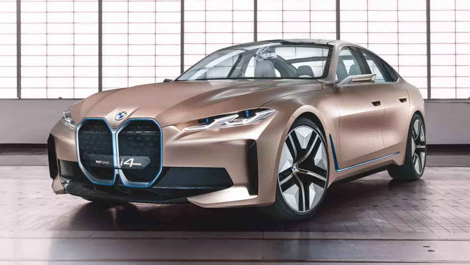 KVARTETT: BMW viser nå fram sin første elektriske sedan – i4. I 2021 vil BMW ha serieproduksjon av fire vidt forskjellige elbiler: BMW i3, BMW iX3, BMW i4 og BMW iNext. Foto: BMW