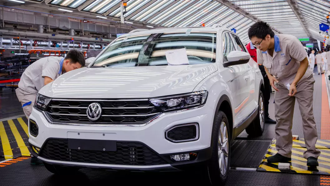 MOT LYSERE TIDER: Bilfabrikkene i Wuhan kan så smått begynne produksjonen igjen, når myndighetene nå letter forsiktig på restriksjonene for bilprodusentene – som ved denne VW-fabrikken i Foshan, 100 mil lengre sør i Kina. Foto: Volkswagen AG