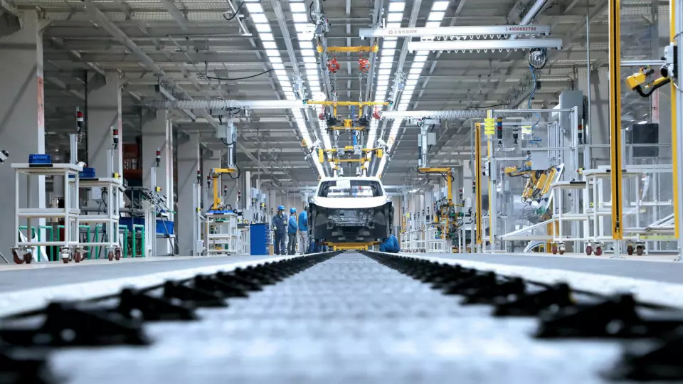 SNART I GANG IGJEN: Produksjonslinje ved en VW-fabrikk i Kina. Foto: VAG