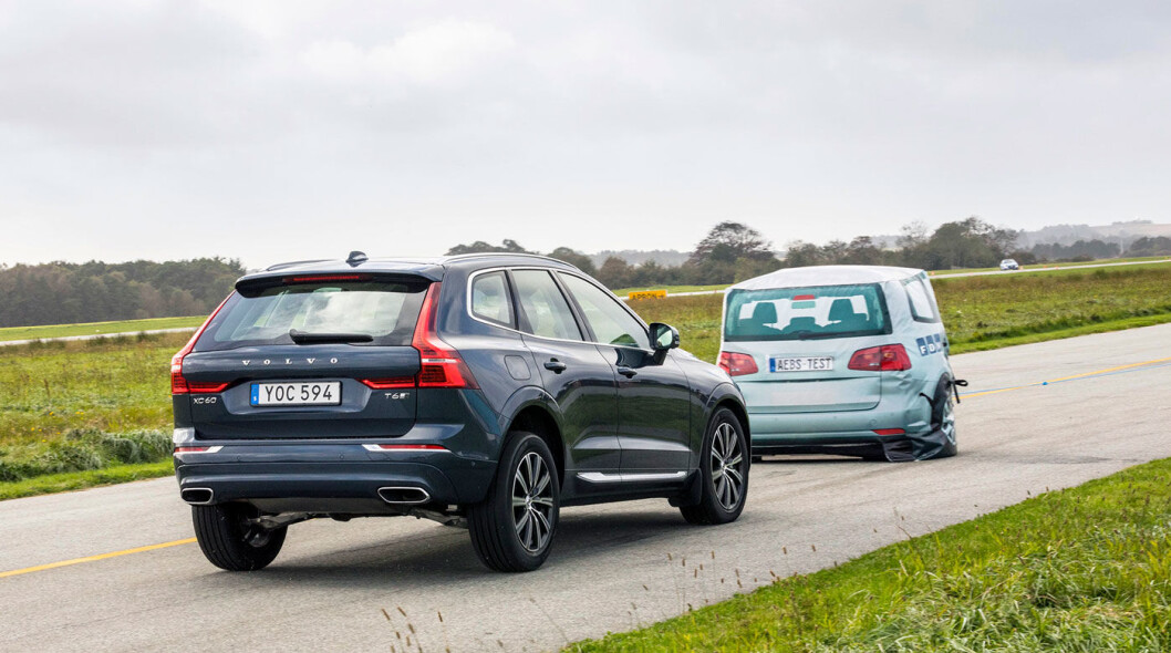 ALVORLIG: Etter at en Volvo XC60 gjentatte ganger sviktet i en nødbremsesituasjon, ble det avdekket en programvarefeil som rammer de fleste Volvo-modellen av 2019- og 2020-årgang. Her fra testen hos FDM, NAFs danske søsterorganisasjon. Foto: FDM/NAF ALVORLIG: Etter at en Volvo XC60 gjentatte ganger sviktet i en nødbremsesituasjon, ble det avdekket en programvarefeil som rammer de fleste Volvo-modellen av 2019- og 2020-årgang. Her fra testen hos FDM, NAFs danske søsterorganisasjon. Foto: FDM/NAF