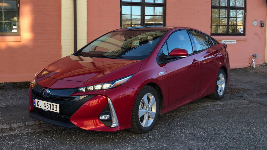 SÆRPREGET: Prius har i utgangspunktet et spesielt utseende. På den ladbare versjonen har særtrekkene blitt enda kraftigere. SÆRPREGET: Prius har i utgangspunktet et spesielt utseende. På den ladbare versjonen har særtrekkene blitt enda kraftigere.