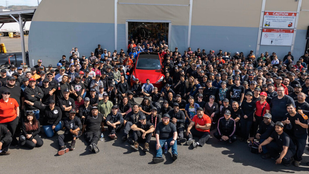 NUMMER 1.000.000: Det ble en rød Model Y. Elon Musk kunne denne uken feire milepælen sammen med ansatte ved Tesla-fabrikken i Fremont. Foto: Tesla NUMMER 1.000.000: Det ble en rød Model Y. Elon Musk kunne denne uken feire milepælen sammen med ansatte ved Tesla-fabrikken i Fremont. Foto: Tesla