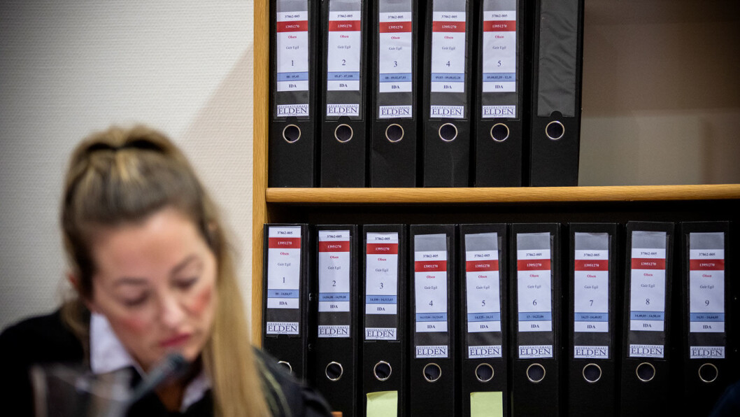PENGEKRAV: Advokat Ida Andenæs krever 721.000 kroner for arbeid og utlegg før straffesaken startet mot sin klient, bruktbilselger Geir Egil Olsen. Blant annet kreves det ca. 30.000 kroner for å skrive ut dokumenter til ringpermene bak henne. Foto: Tomm W. Christiansen PENGEKRAV: Advokat Ida Andenæs krever 721.000 kroner for arbeid og utlegg før straffesaken startet mot sin klient, bruktbilselger Geir Egil Olsen. Blant annet kreves det ca. 30.000 kroner for å skrive ut dokumenter til ringpermene bak henne. Foto: Tomm W. Christiansen