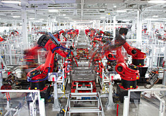 Tesla stopper produksjonen av Model S og Model X